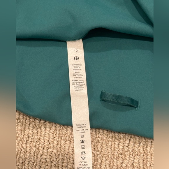 Lululemon size 12 short - Picture 3 of 3